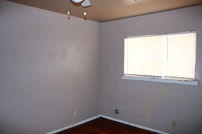 Building Photo - Located in Canyon 2/1 Owner pays water