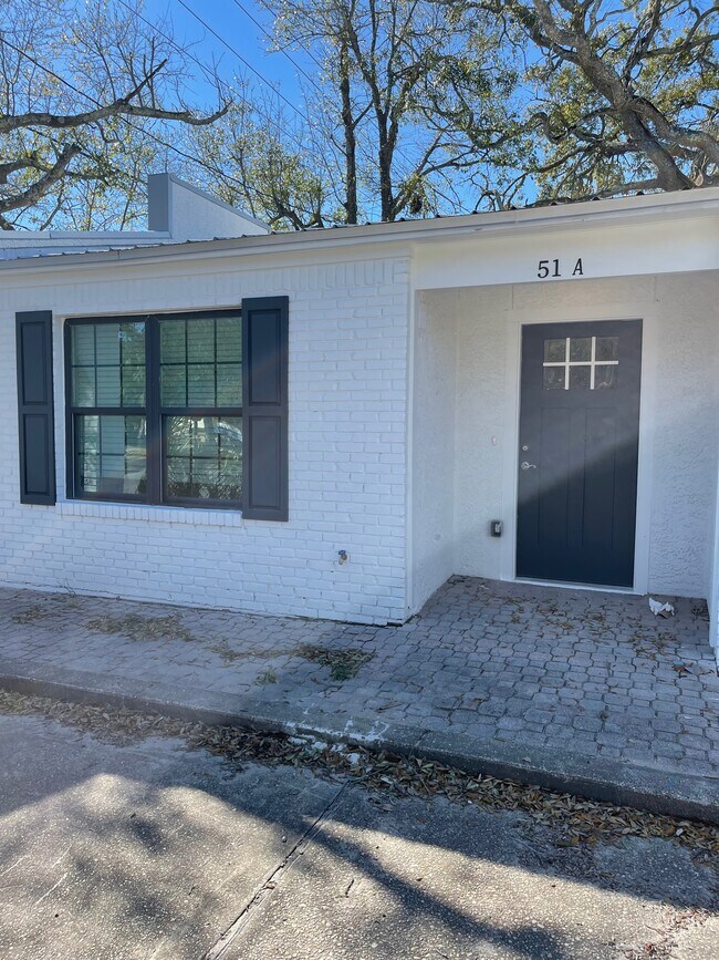 Building Photo - 51 Yacht Club Dr NE