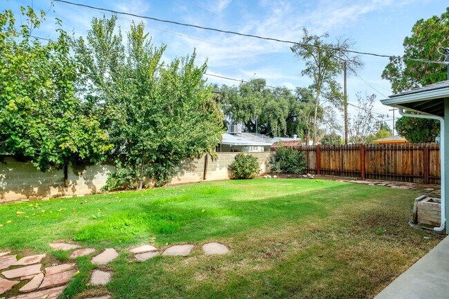 Building Photo - 829 E Garland Ave