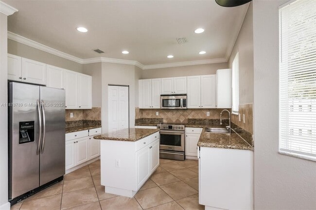 Building Photo - 14123 SW 158th Ct