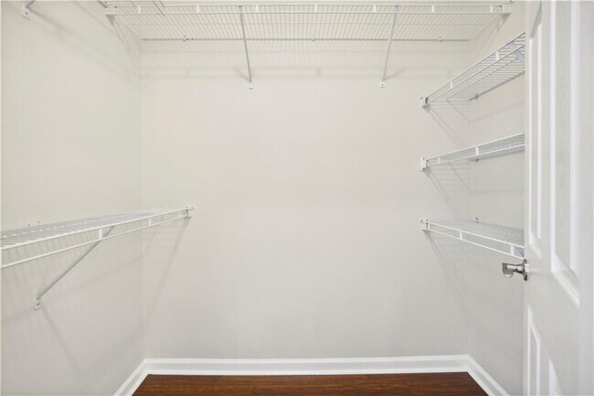 Building Photo - 7110 Woodland Ln