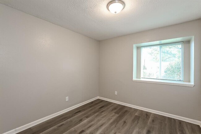Building Photo - 4922 Crestway Dr
