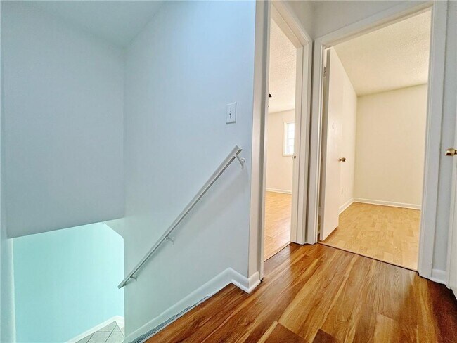 Building Photo - 2946 N Dekalb Dr