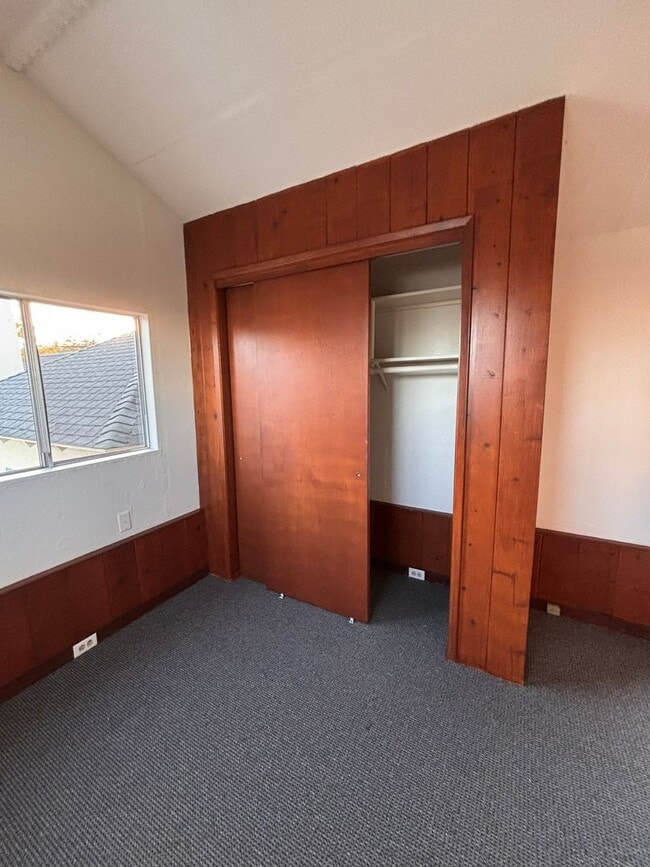 Building Photo - Charming 1 bed/1 bath Studio/Apartment In ...