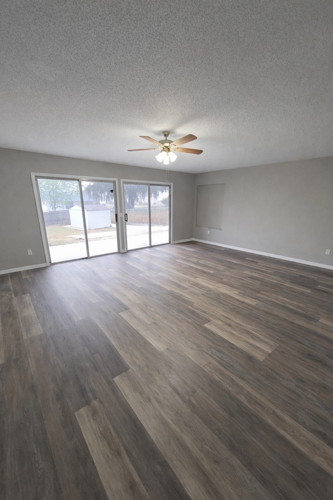 Building Photo - Fully Renovated 3 Bed / 2.5 Bath – 1,878 Sq Ft – 1/3 Acre -- Silver Springs Shores