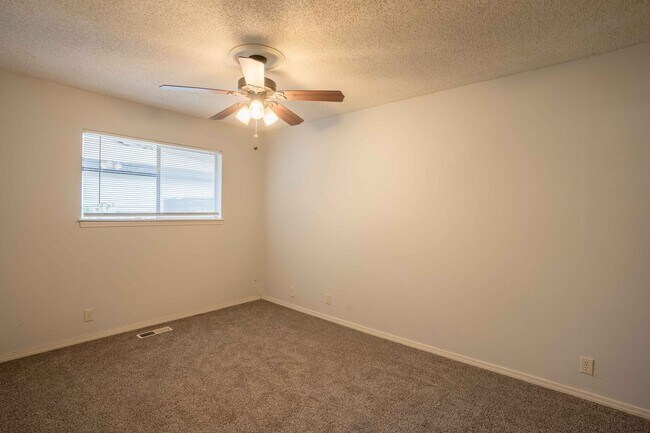 Building Photo - S Joplin Ave Duplex