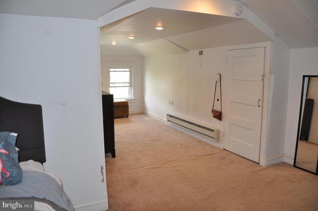 Building Photo - 33 E Browning Rd