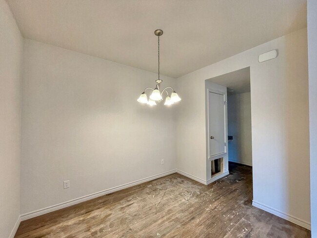 Building Photo - 1712 Clovis Dr