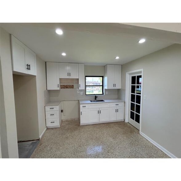 Primary Photo - 2020 SW 127th Ct