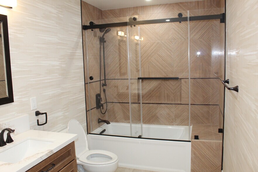 Building Photo - 4400 Portico Pl