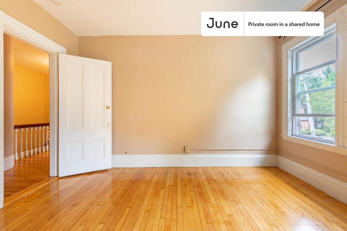 Building Photo - Room in Shared 6 bed/2 bath home