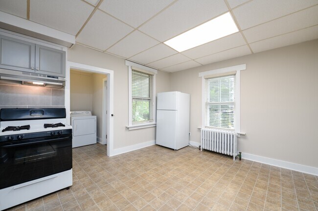 Building Photo - 463 Prospect Ave