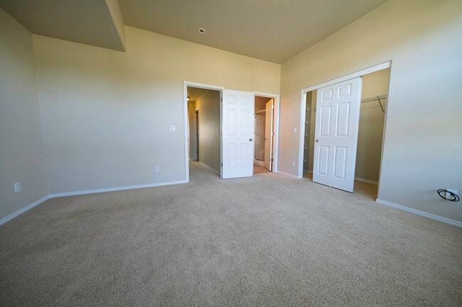 Master bedroom - 4828 SE Teakwood St