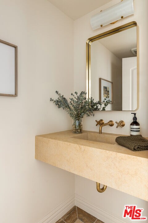 Building Photo - 911 7th St