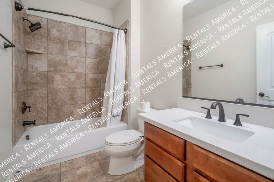 Building Photo - 374 W Azalea Dr