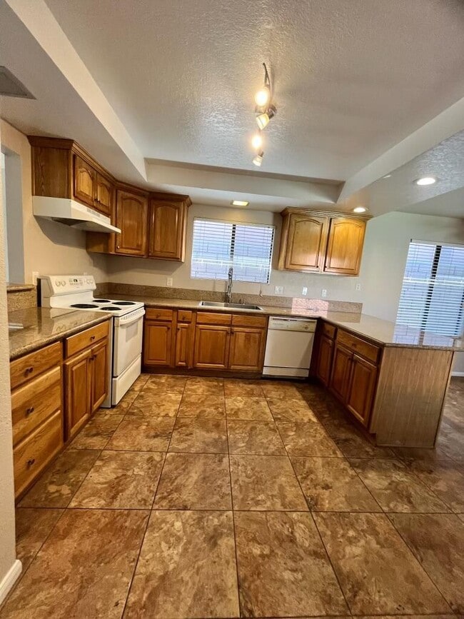 Building Photo - 51780-51780 Avenida Diaz