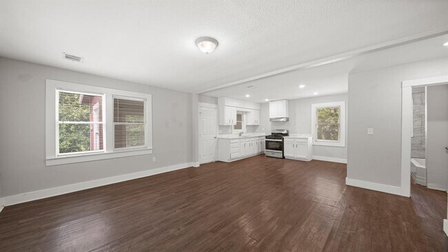 Building Photo - 1164 3 Rd St