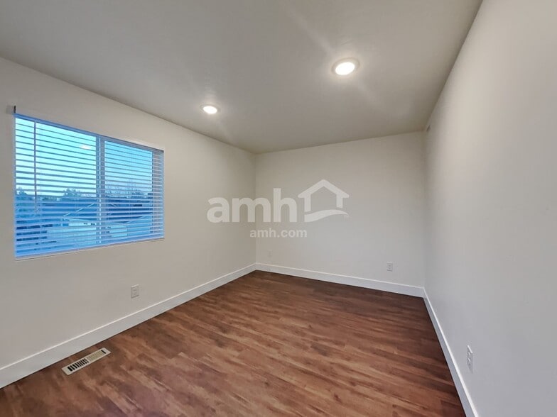 Building Photo - 11502 W Mesquite St