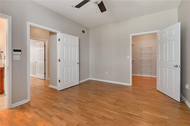 Building Photo - 2400 Cumberland Pkwy SE