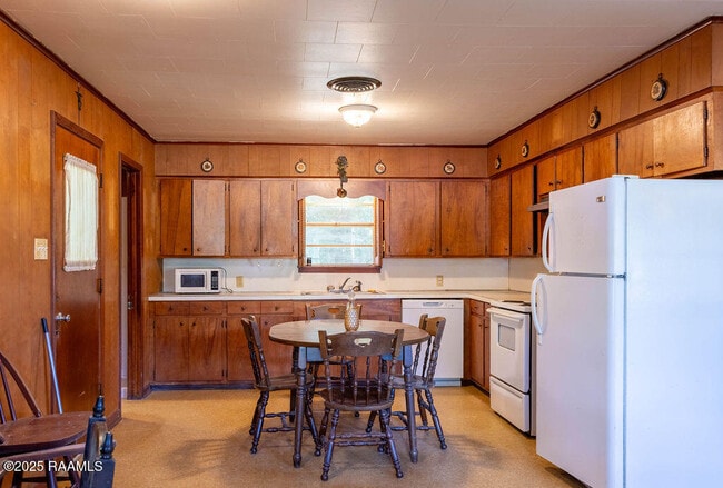 Building Photo - 2602 Basile Eunice Hwy