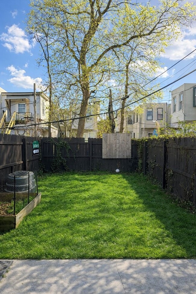 Building Photo - Beautifully Upgraded 2BR/2BA with Modern Finishes & Private Outdoor Space