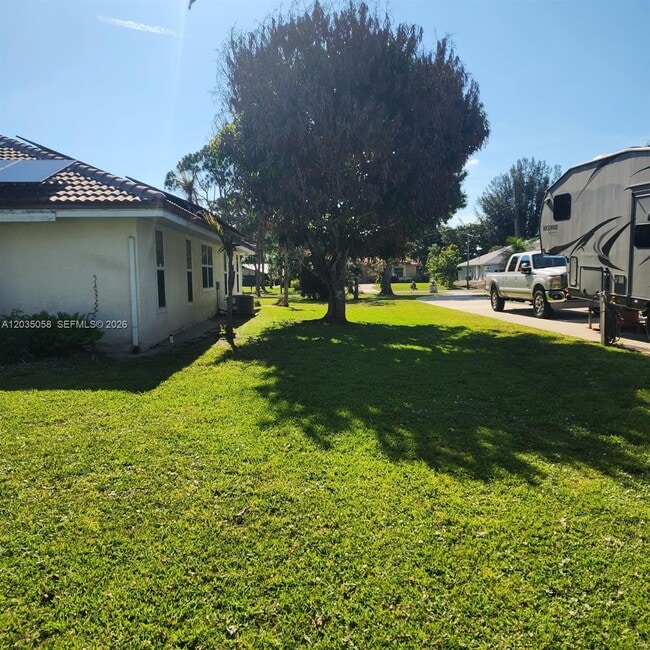 Building Photo - 6101 Palmetto Dr