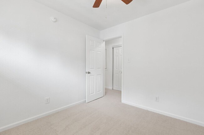 Building Photo - Beautiful Split Level Home in Norfolk!!