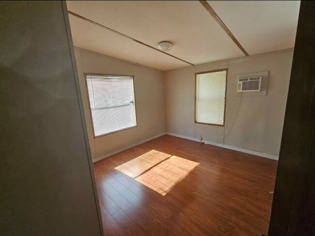 Building Photo - 3/2 Mobile Home with fenced yard DO NOT AP...