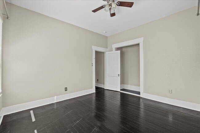 Building Photo - 213 Grace St