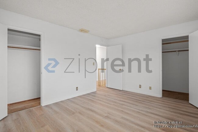 Building Photo - 60 Deerhaven Pl