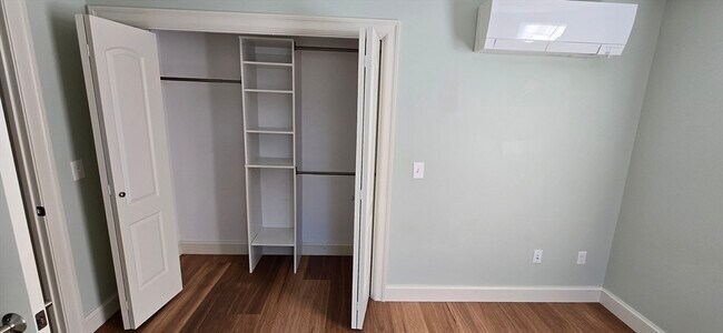 Building Photo - 462 Main St