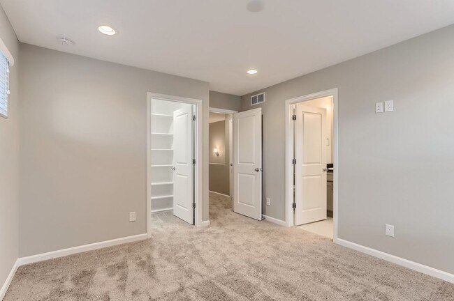 Building Photo - Modern 5 Bedroom Home for Rent!