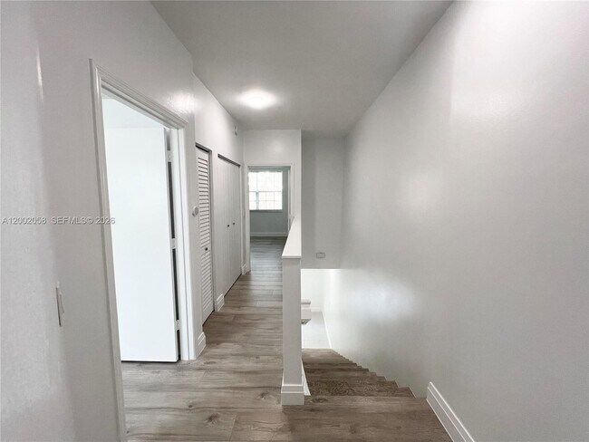 Building Photo - 1524 Coronado Rd