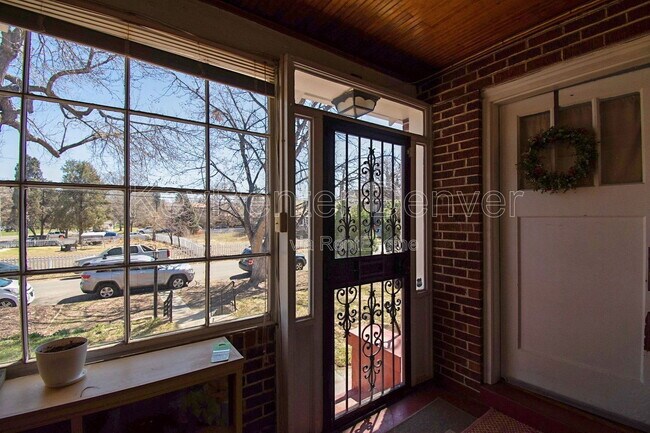 Building Photo - 555 Harrison St