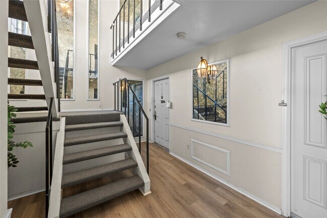 Building Photo - 10574 High Hollows Dr