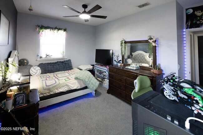 Building Photo - 35 Mercutio Ln