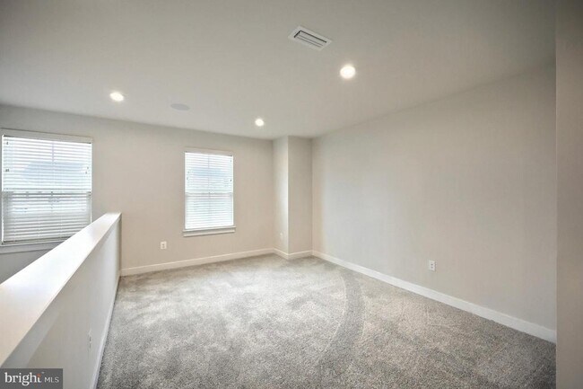 Building Photo - 12 Ervin Dr