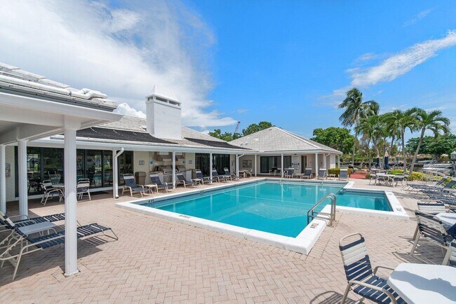 Building Photo - 120 Cypress Club Dr