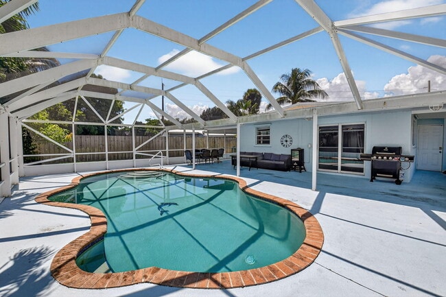 Building Photo - 310 Glen Arbor Terrace