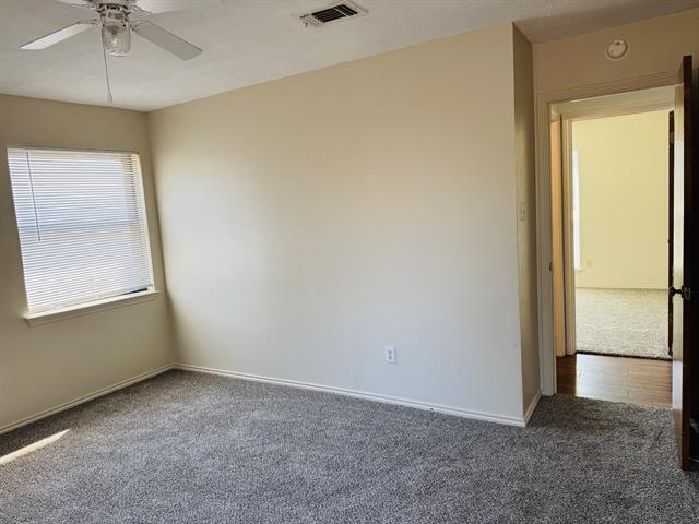 Building Photo - 912 Woodview Dr