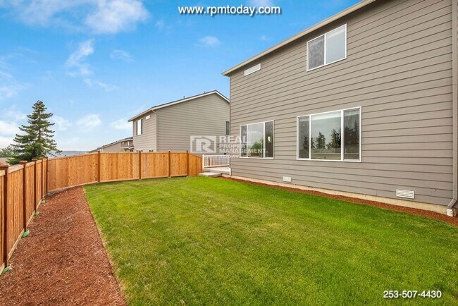 Building Photo - 4 Bedroom Home with Valley Views!