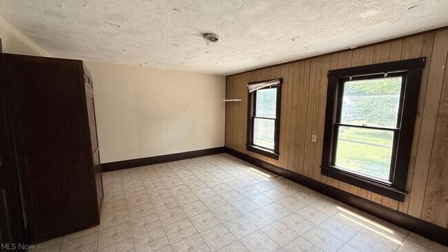 Building Photo - 85 Shaefer St