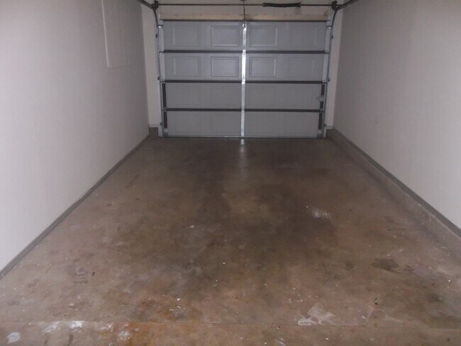 Building Photo - 421-423 Britton Ct.