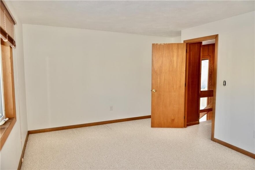 Building Photo - 76 Batcheller Ave