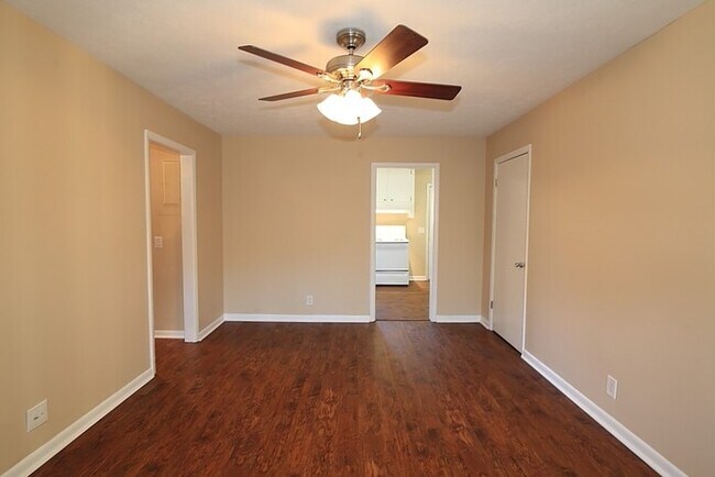 Building Photo - 1219 Lakeview Dr NW