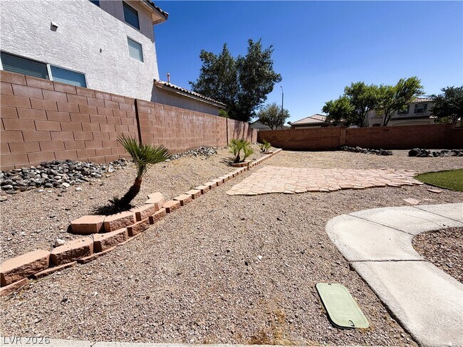 Building Photo - 2424 Predera Ave
