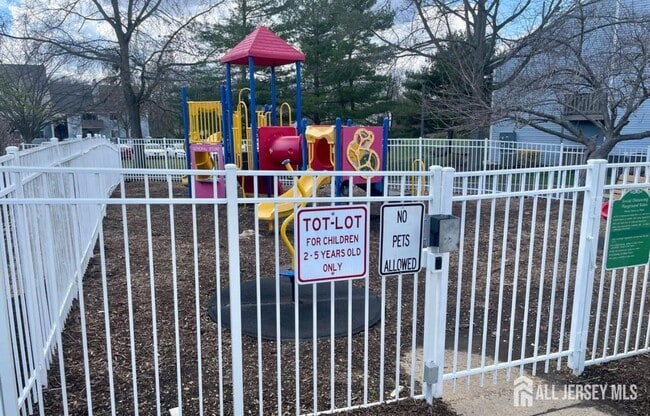 Building Photo - 2015 Aspen Dr