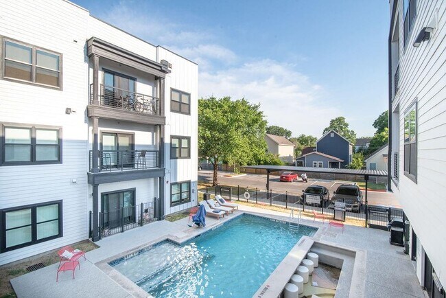 Building Photo - 3101 Govalle Ave