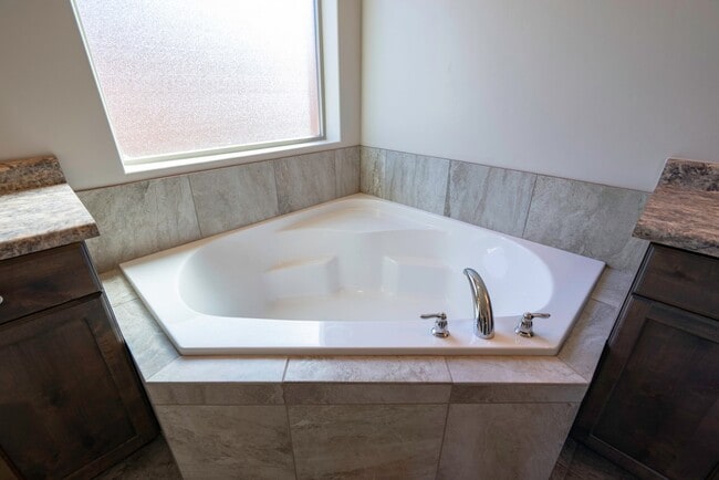 Building Photo - 4 bedroom 2 Bath Home in Desert Edge Cove - RV parking!