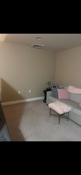 Building Photo - 1402 Round Pointe Dr
